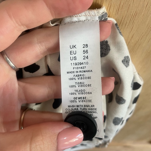 ASOS design curve shirred button through mini smock dress natural animal cheetah - Picture 9 of 11